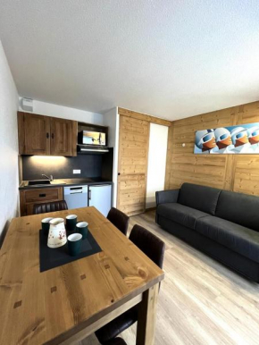 Résidence Iris - Studio entièrement rénové avec cabine · Centre station · Balcon MAE-4504
